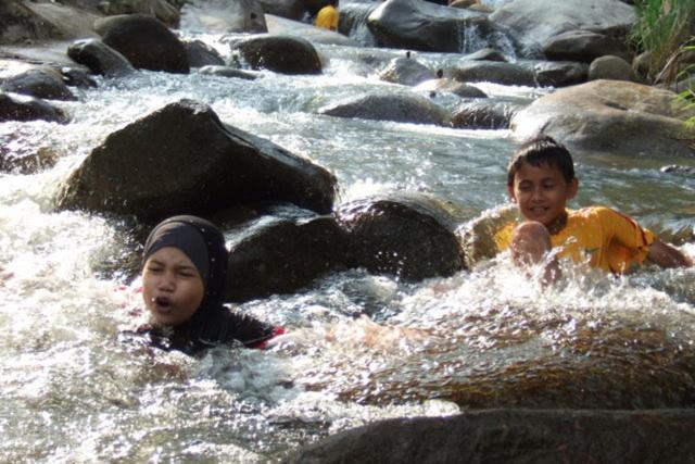 Villa Lopoh Waterfront Budget Chalets Hulu Langat Exterior foto
