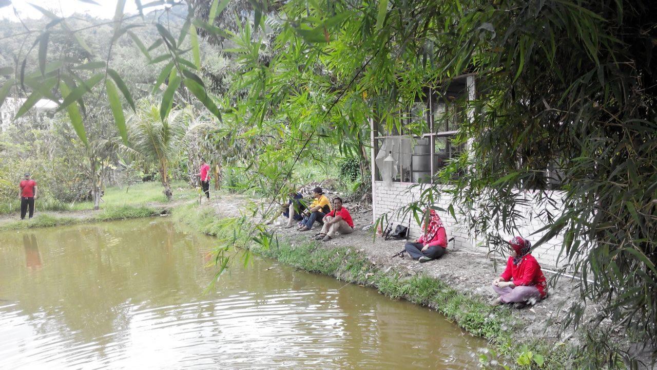 Villa Lopoh Waterfront Budget Chalets Hulu Langat Exterior foto